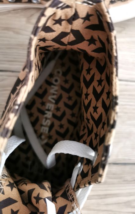 Wysokie trampki Converse sygnowane monogram beżowo brązowe 37
