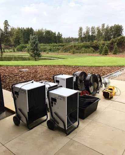 Osuszanie budynków, po zalaniu, wynajem osuszaczy, lokalizacja wycieku