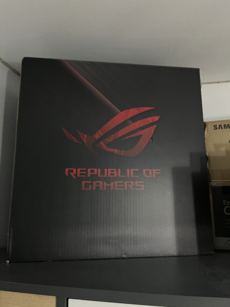 Komputer Republic of gamers oraz klawiatura w gratisie!