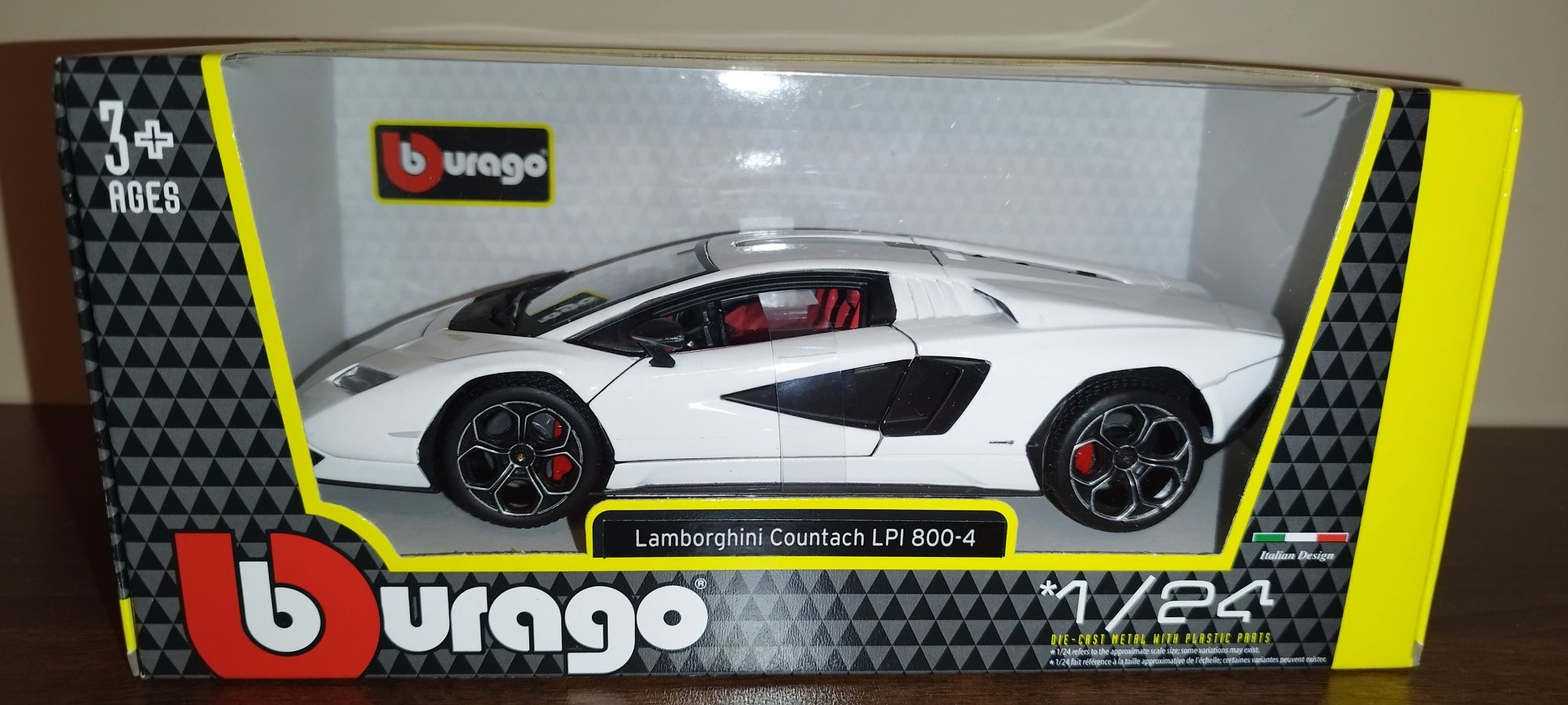 Bburago Lamborghini Countach LPI 800-4 White, skala 1:24 Burago.