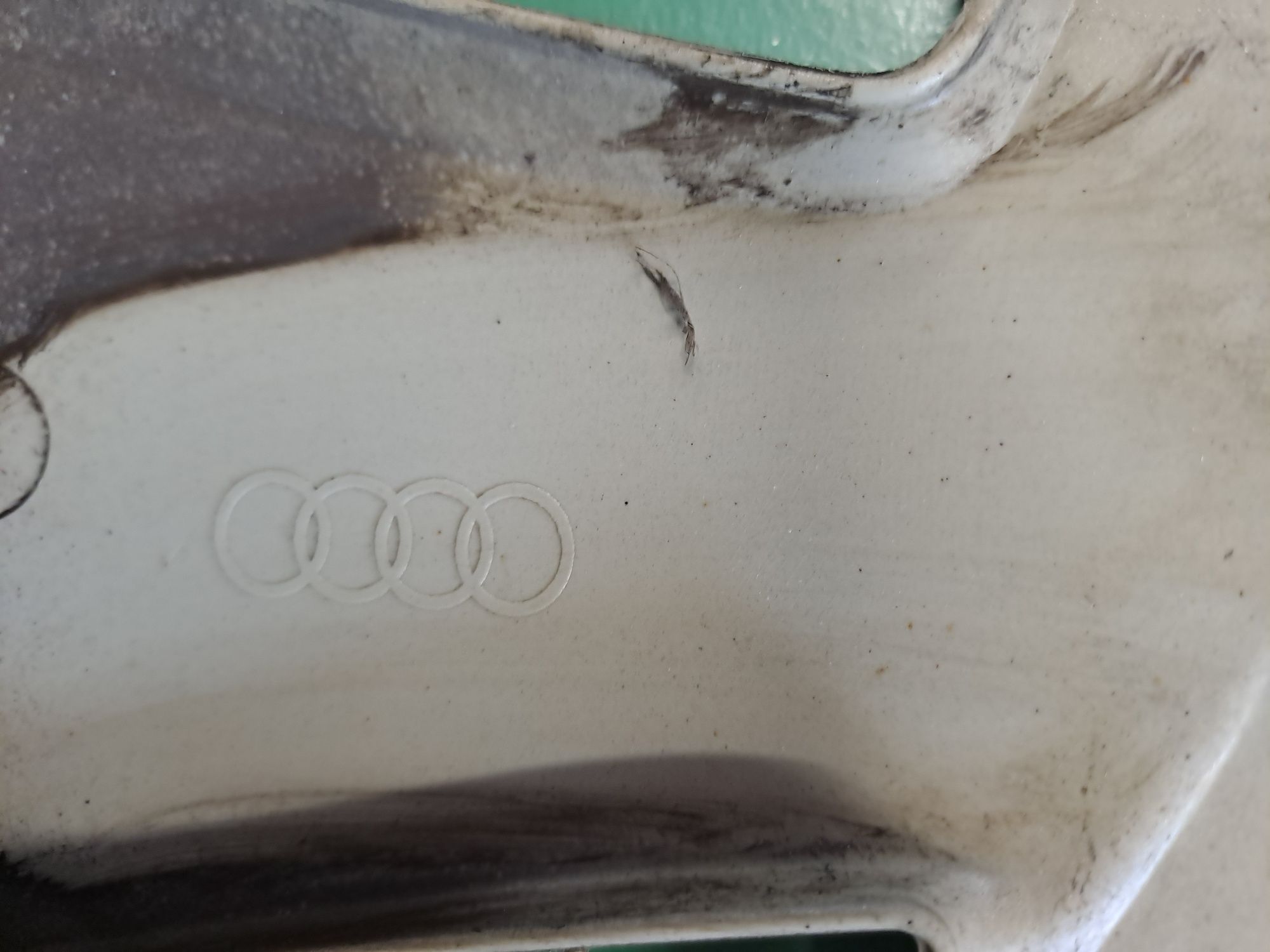 Kołpaki Audi 4 szt oryginalne 16 cali, bardzo ładny wzór.