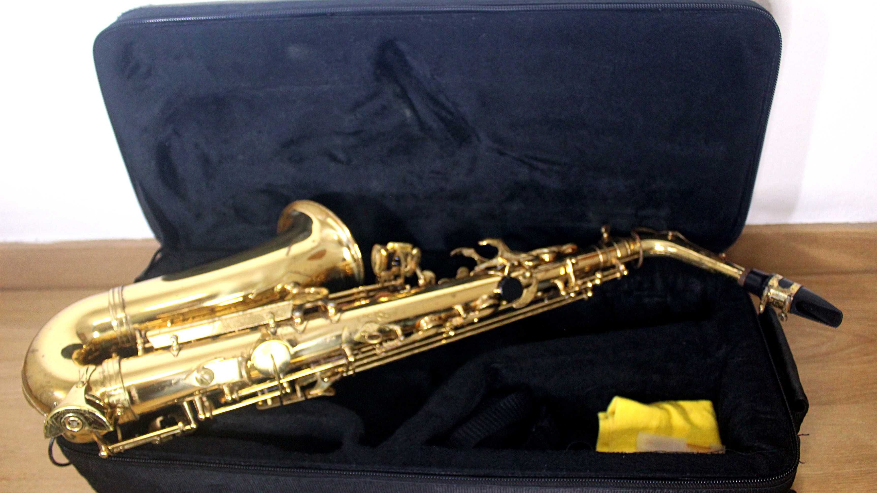 Saxofone alto Roy Benson !!