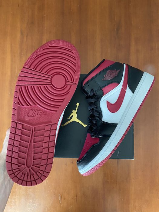 Air Jordan 1 Mid Bred Toe 2019