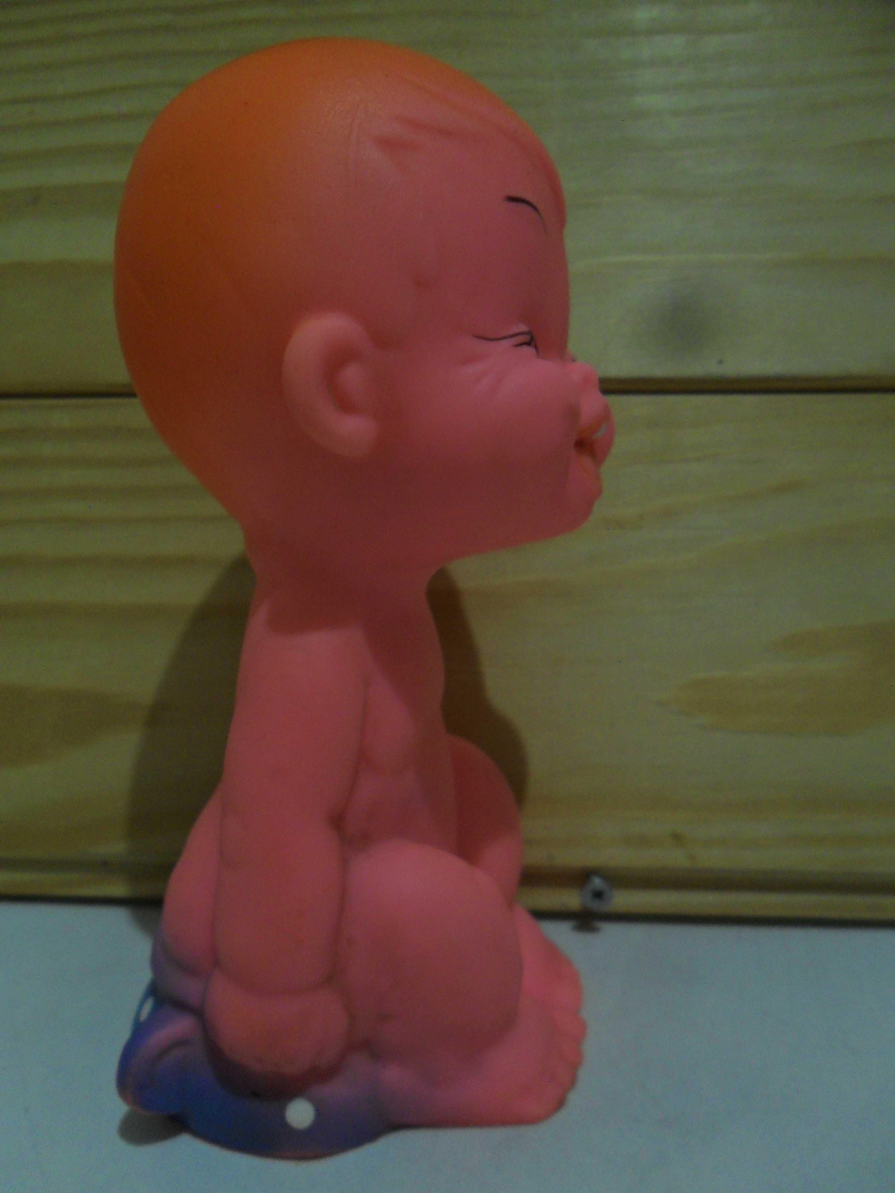 Детская резиновая игрушка мальчик без пищалки.