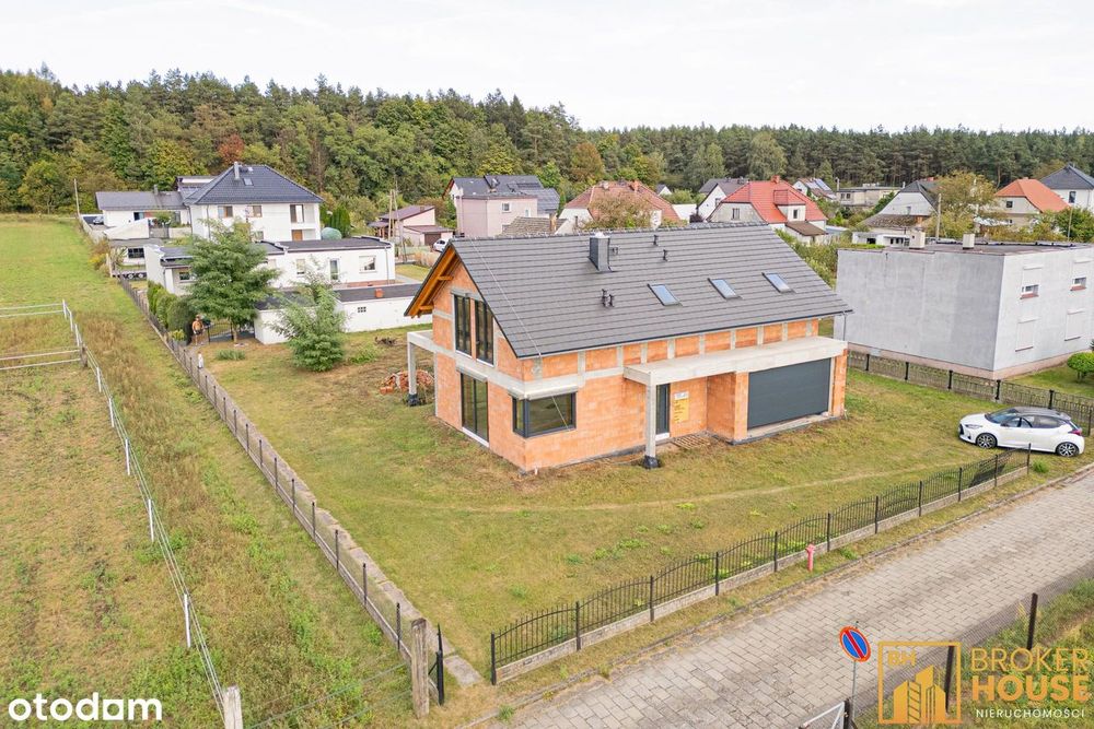 Nowoczesny dom wolnostojący w spokojnej okolicy