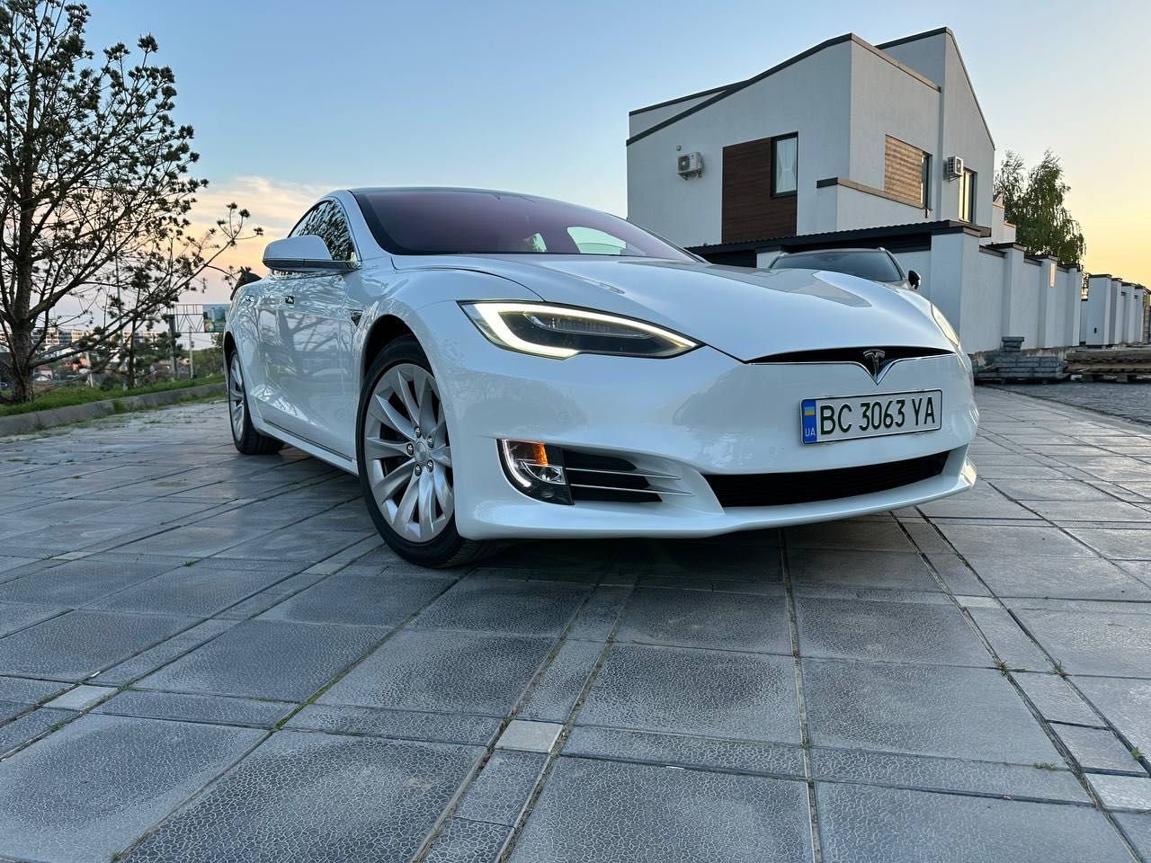 Продаж авто tesla Model S