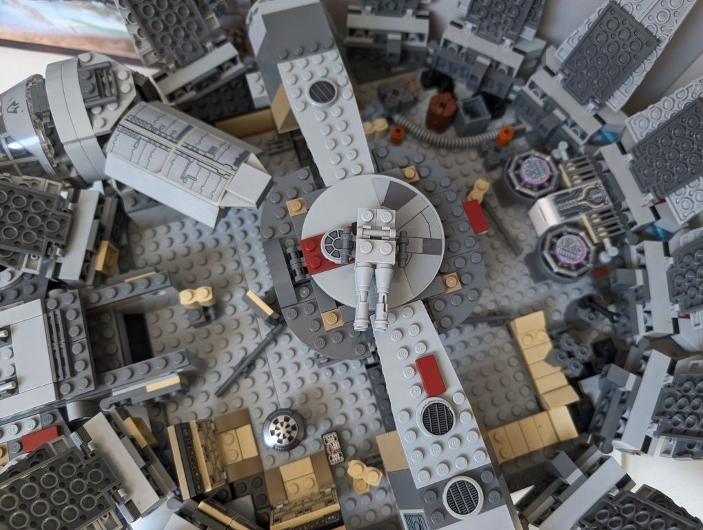 Lego 75105 Millennium Falcon kompletny