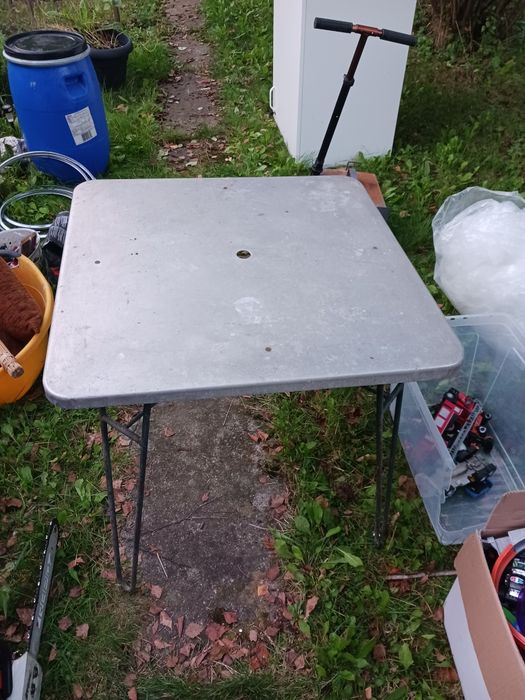 Stol metalowy z taboretami