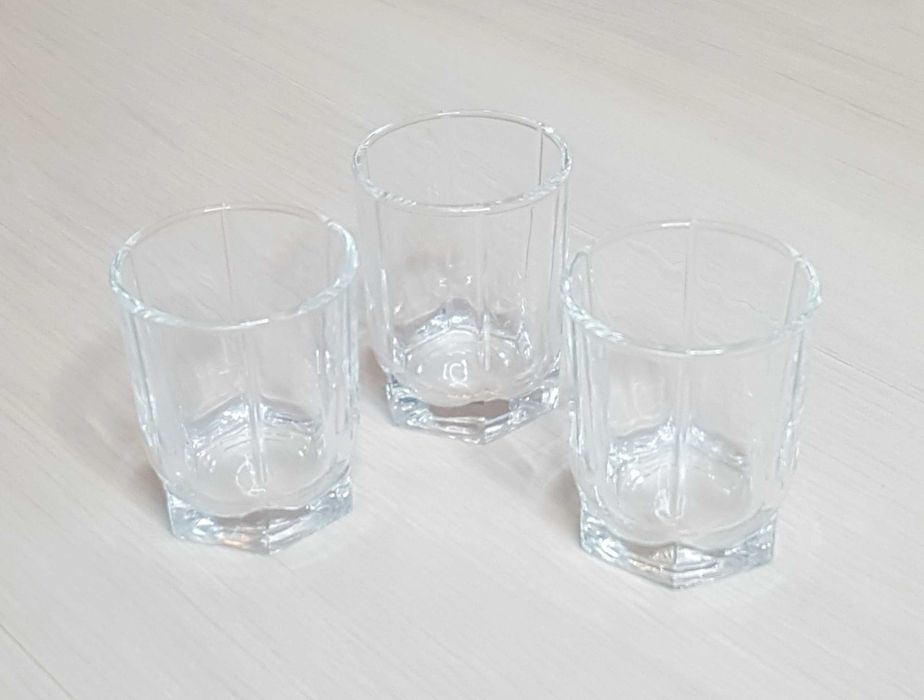 Три граненые рюмки вместе