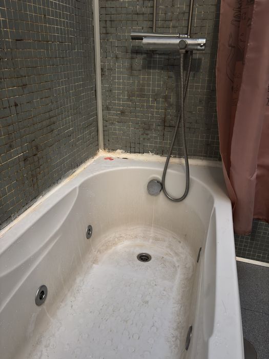 Limpezas residencias, comerciais entre outros..