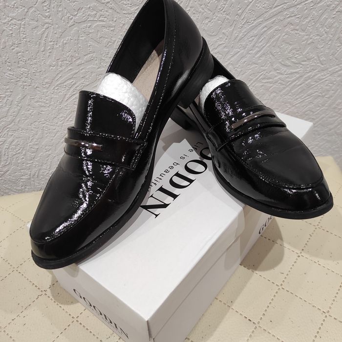 Czarne loafersy, mokasyny