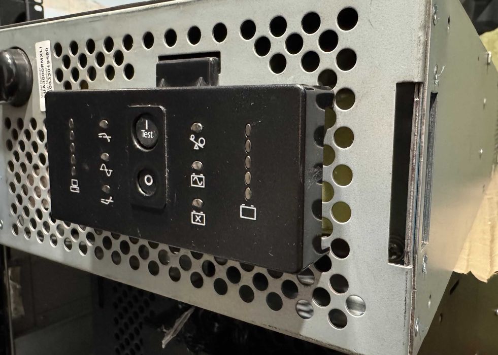 Безперебійник ДБЖ APC smart UPS sua3000rmxli3u