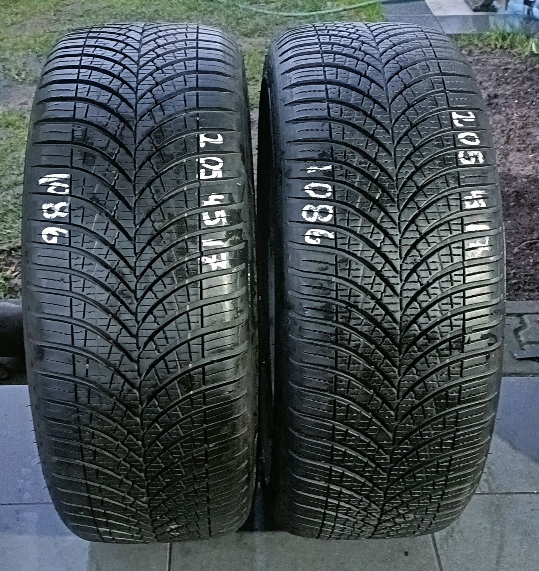 2x opony (nr.1086) 205/45R17 Goodyeara Vector4Season