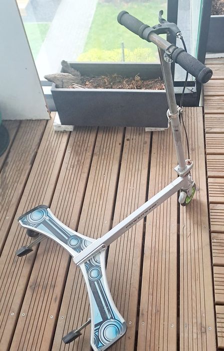 Hulajnoga trójkołowa Razor