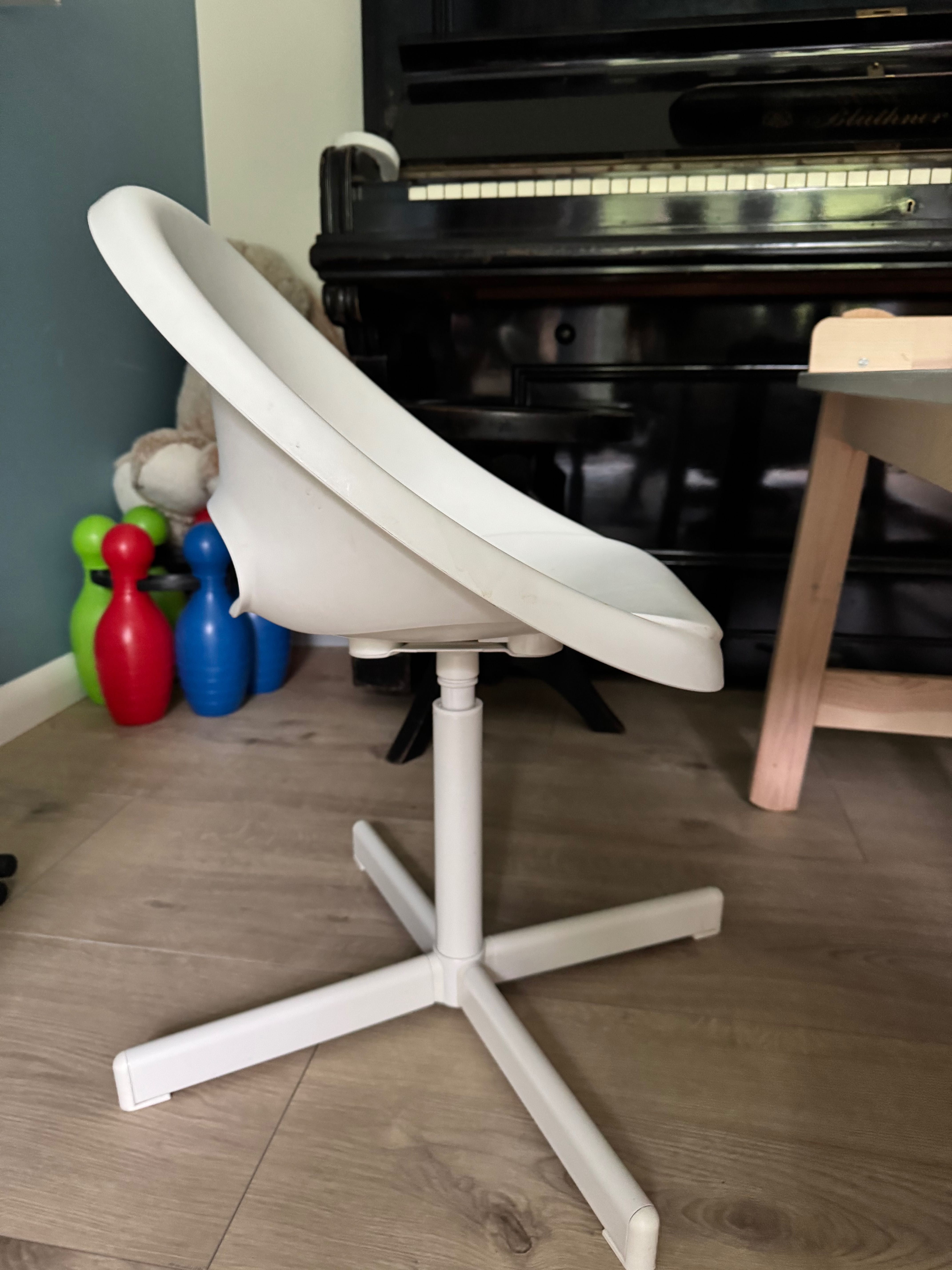 Krzesło i biurko dla dziecka Ikea
