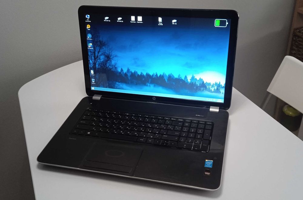 Ноутбук Hewlett-Packard HP Pavilion 17. ОЗУ 4ГБ. Диск 500ГБ. + сумка