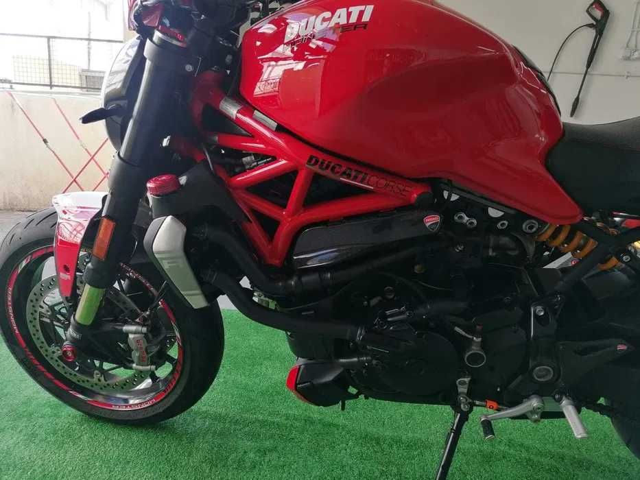 Ducati Monster 1200R, como nova!