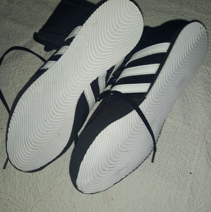 Adidas - sapatilhas de luta