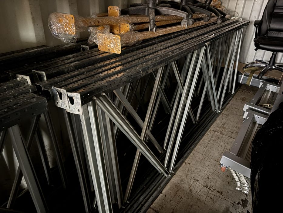 Regaly wysokiego skladowania (po montazu 7/8 regałów)