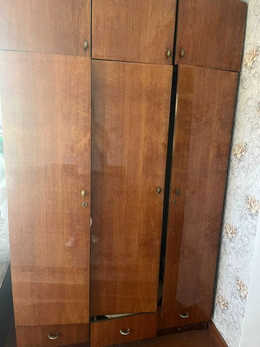 Продам два шкафа