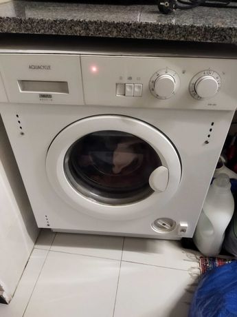 Máquina de lavar roupas, funciona normalmente