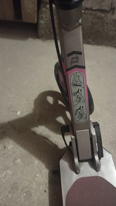 Hulajnoga Scooter z różowym dodatkami