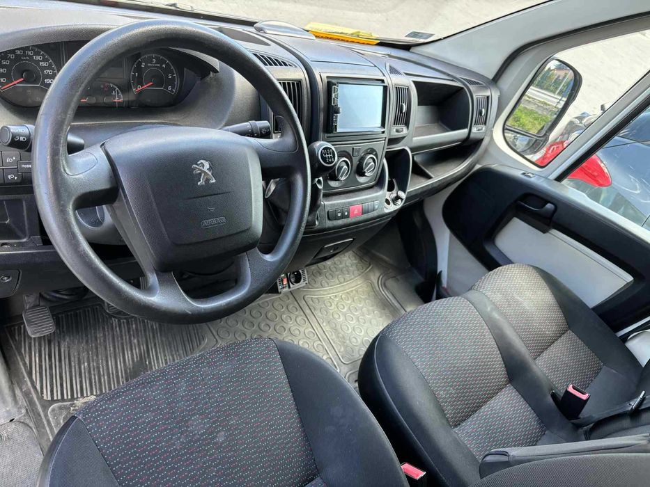 BUS Peugeot Boxer 2.2 HDi • 2015 • ładowność 3,3 t • DMC 5,8 t