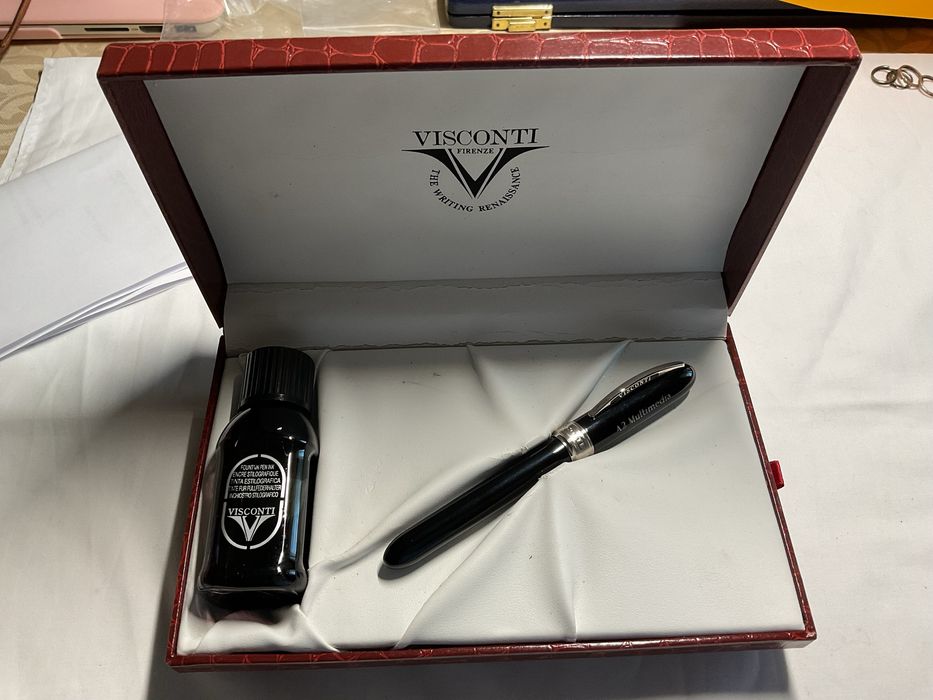 Caneta tinteiro da marca Visconti com estojo e garantia