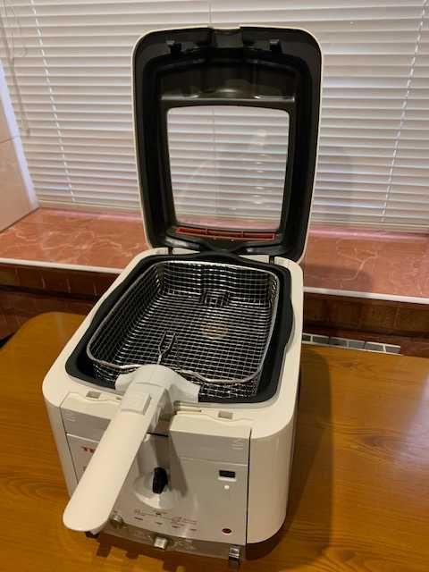 Фритюрниця Тефаль