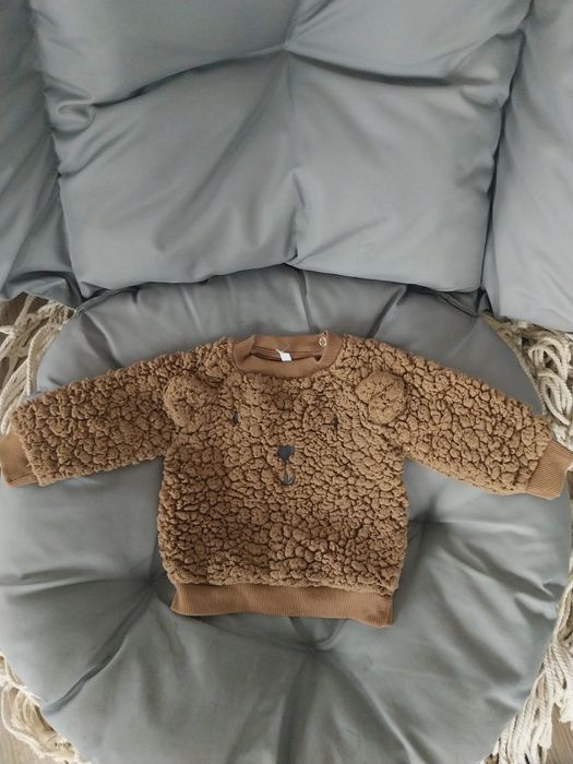 r.74 Cieply sweterek misiu dla dziecka.