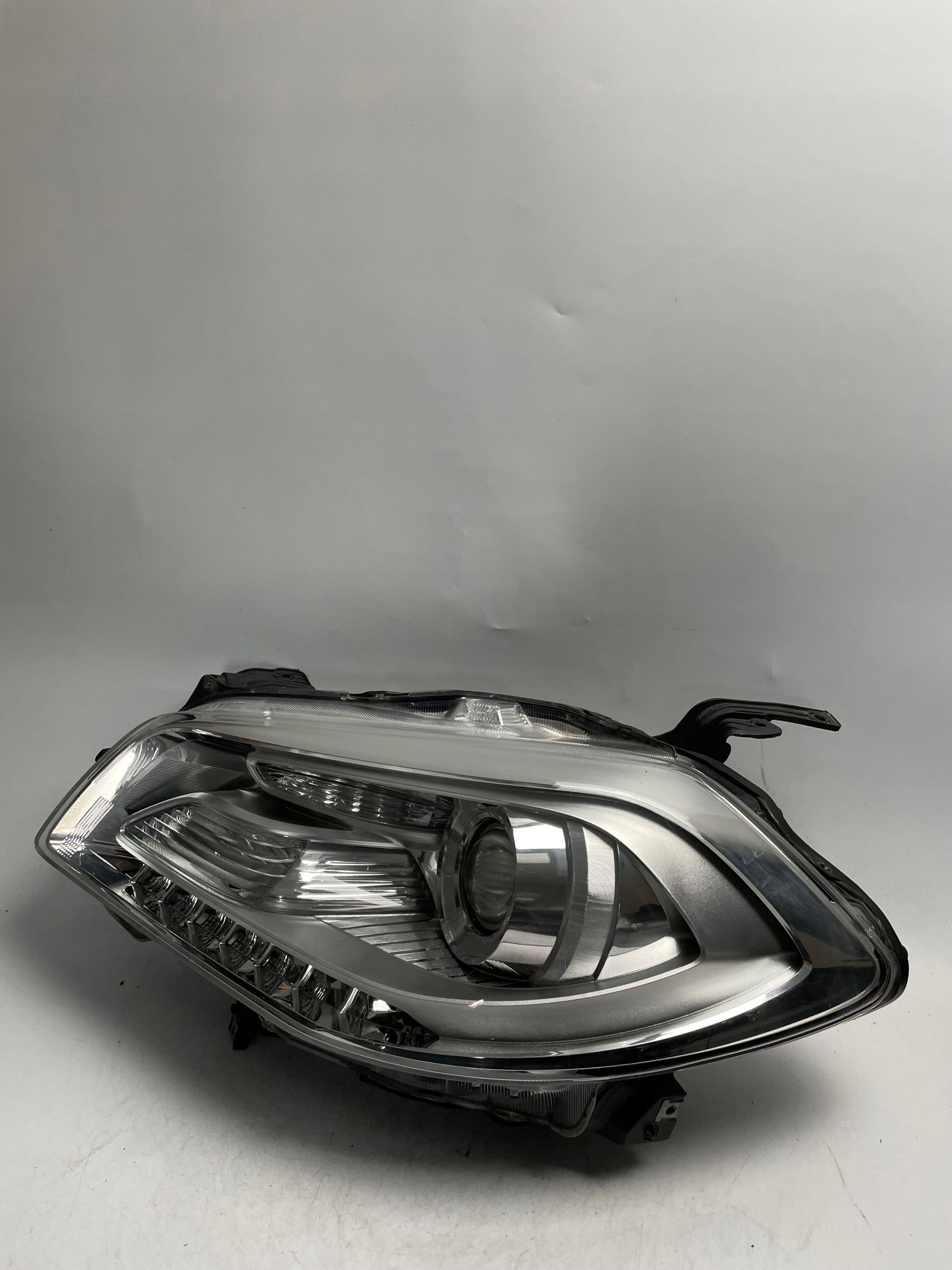 Lampa lewa reflektor Suzuki SX4 S-CROSS 13- XENON LED