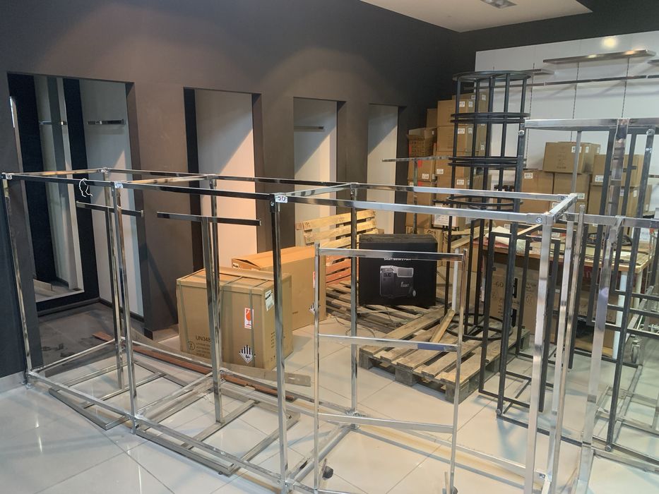 Оборудование для магазина одежды