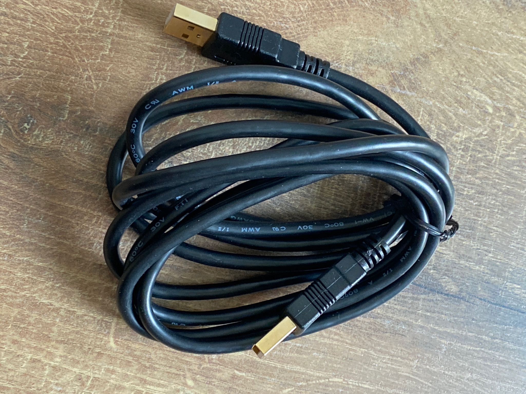 Kabel typ A męski USB-A / USB-A długość 2m do przesyłu danych złoty