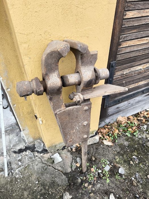 Stare imadło PRL. Duże kowalskie