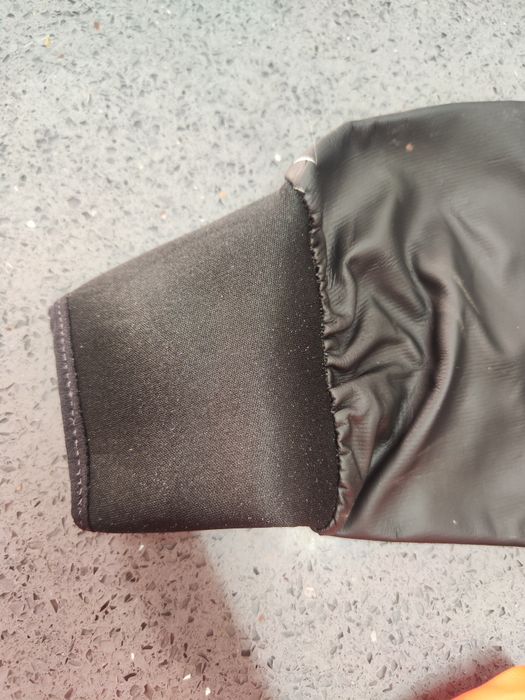 Vendo casaco muito resistente á chuva