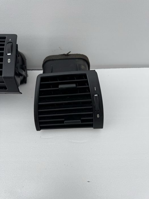 Пісдстаканники з шторкою.пластик салону. бмв х5 є53