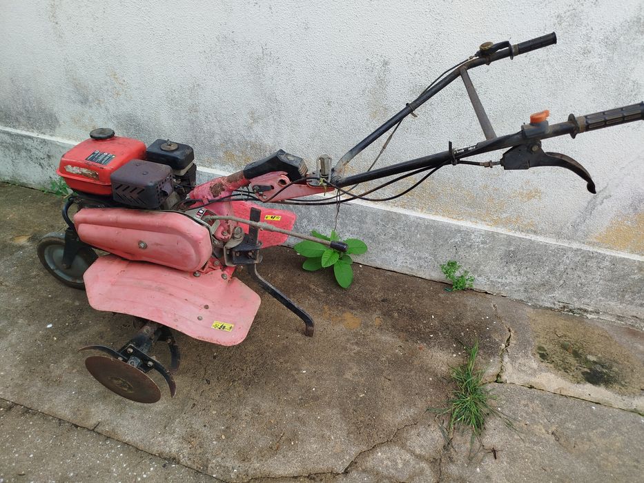 Motoenxada  com freses