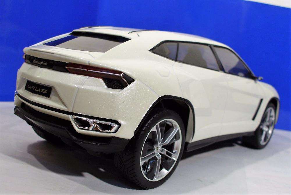 1/18 Lamborghini Urus br - MCG