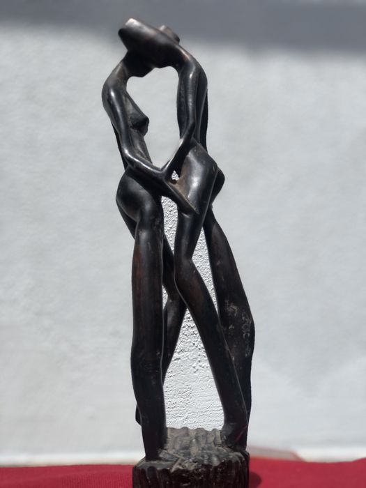 Estátua em pau preto