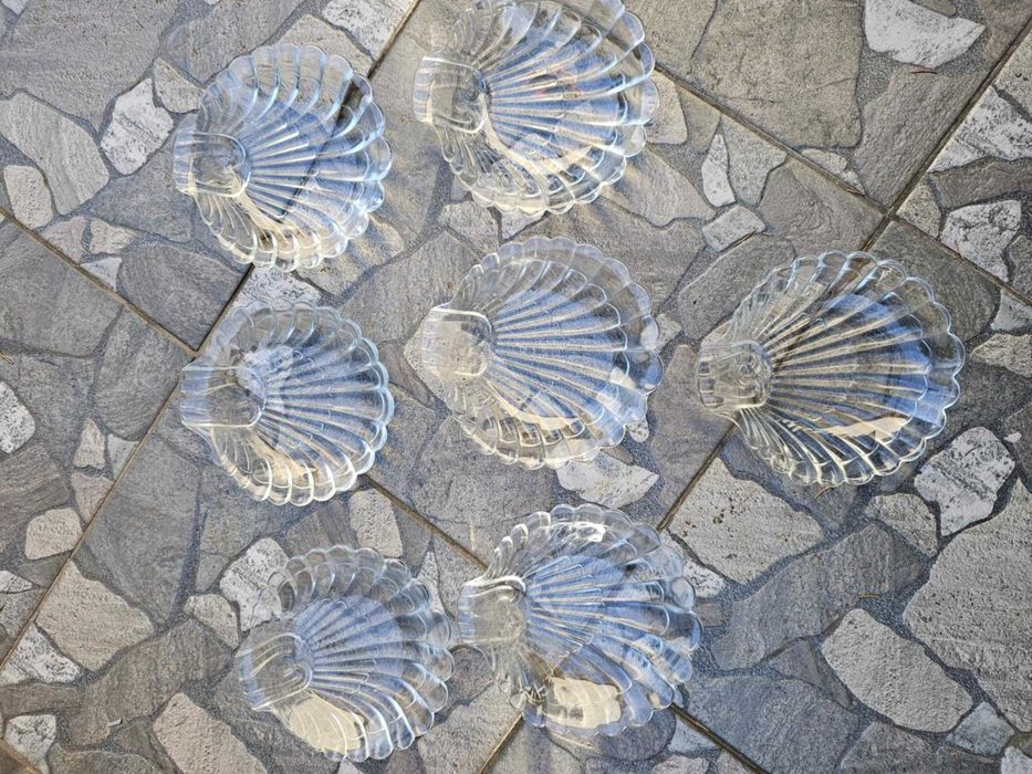 Szklany talerzyk w kształcie muszli,cena za całość,vintage