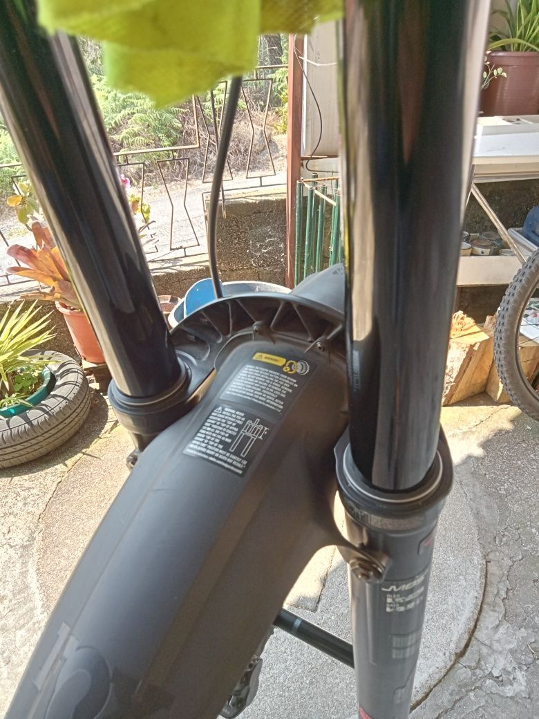 Cube SL 215 em carbono