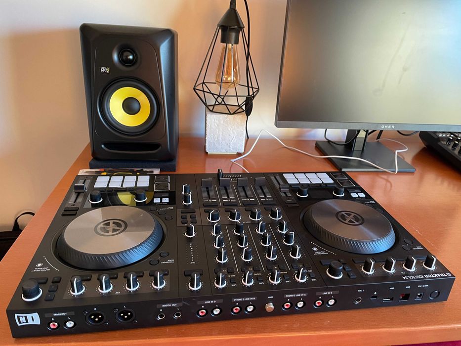 Native Instruments Traktor S4 MK3 Controlador DJ Profissional