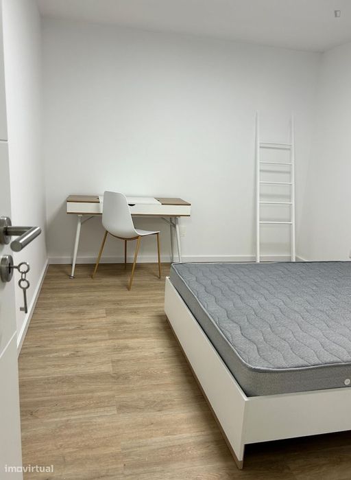 807110 - Quarto agradável num apartamento de...