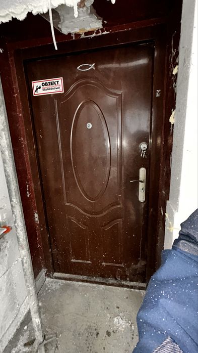 Drzwi wejsciowe zewnetrzne do domu mieszkania szopki