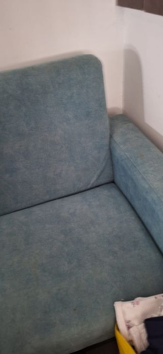 Vendo sofa cama 3 lugares e frigorífico para desocupar...