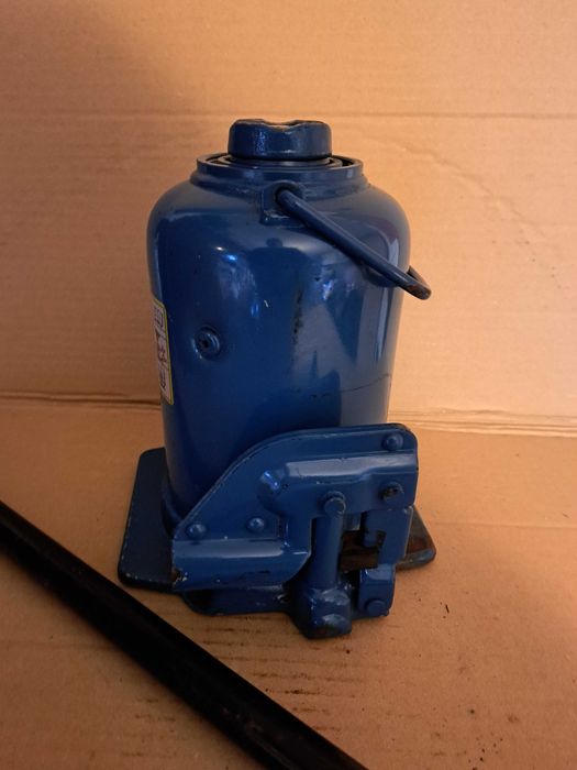Lewarek - Podnośnik hydrauliczny 12t