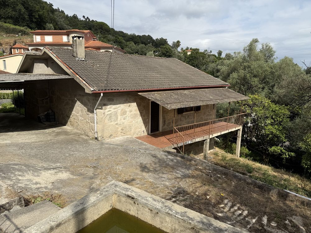 Moradia Rústica em Pedra | Terreno 1950 m | Besteiros - Amares (Braga)
