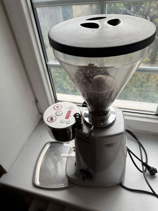 Профессиональная кофемолку Mazzer Super Jolly Италия