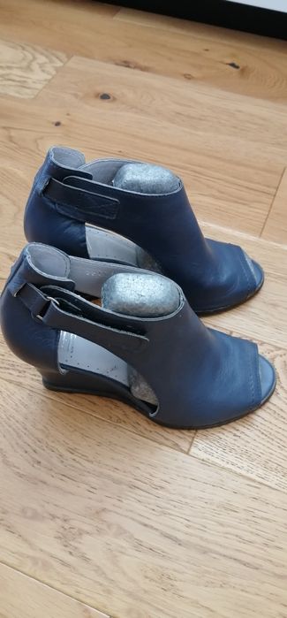 Buty skóra naturalna na koturnie