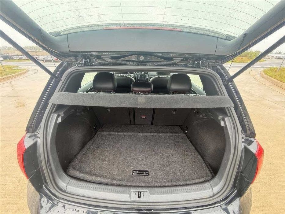 Volkswagen Golf GTI 2.0T SE 4-Door      2017